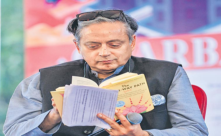 THAROOR1.jpg