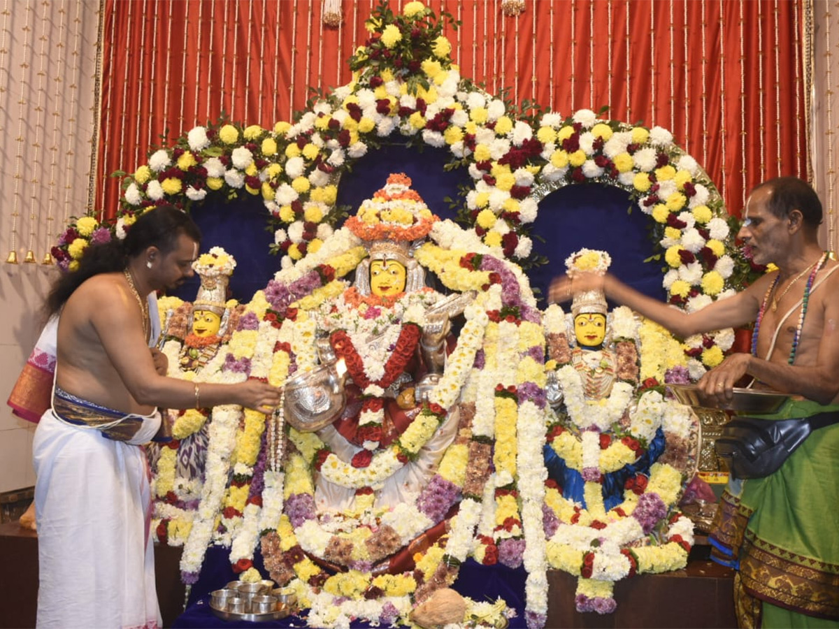 Vasant_20Panchami_202025_20Celebrations_20at_20Vizianagaram_20Saraswathi_20Temple_4.jpg 5