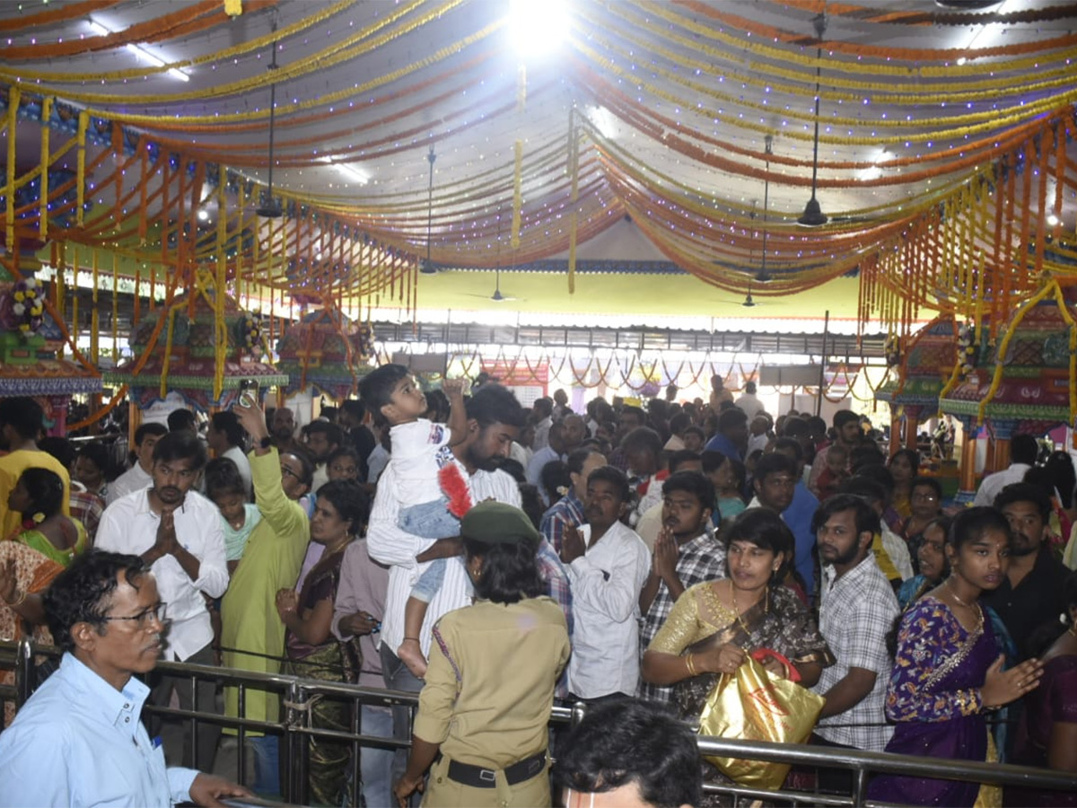 Vasant_20Panchami_202025_20Celebrations_20at_20Vizianagaram_20Saraswathi_20Temple_6.jpg 6