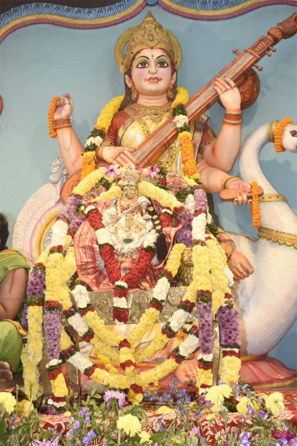 Vasant_20Panchami_202025_20Celebrations_20at_20Vizianagaram_20Saraswathi_20Temple_9.jpg 8