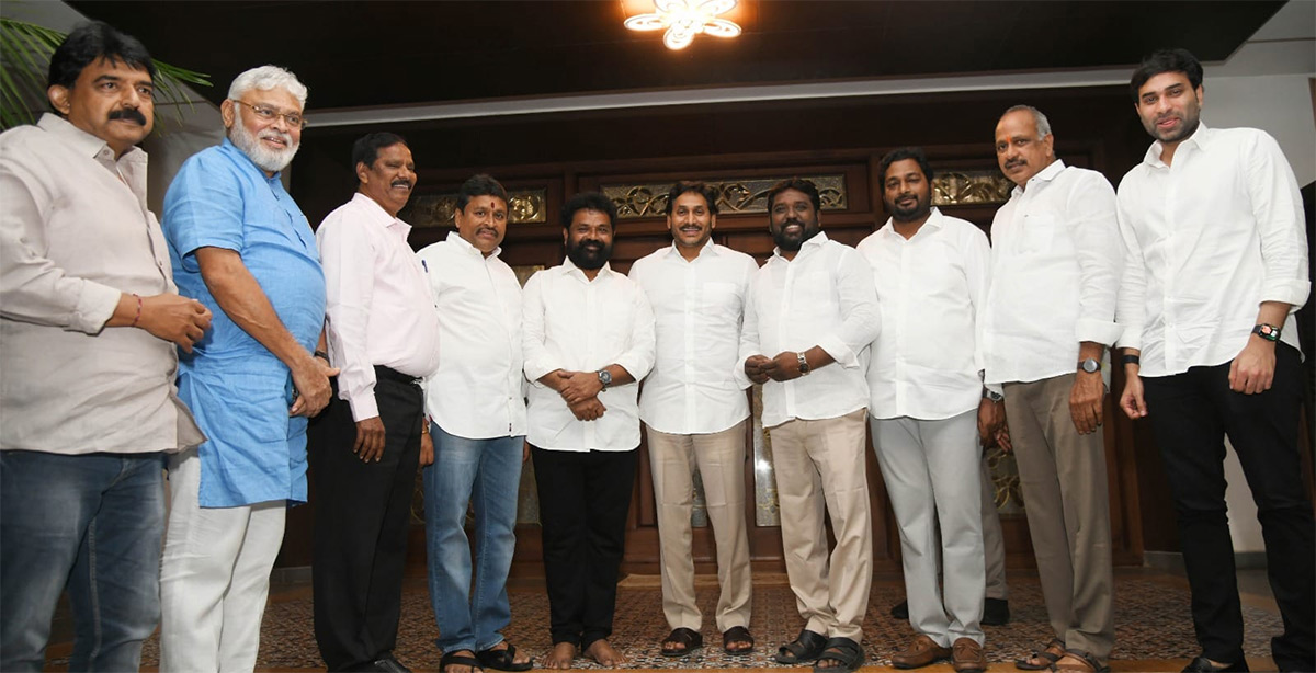 YS_20Jagan_20Attends_20Prathap_20Reddy_20and_20Parimala_20Reddy_20Marriage_20At_20Guntur__20_2822_29_0.jpg 22