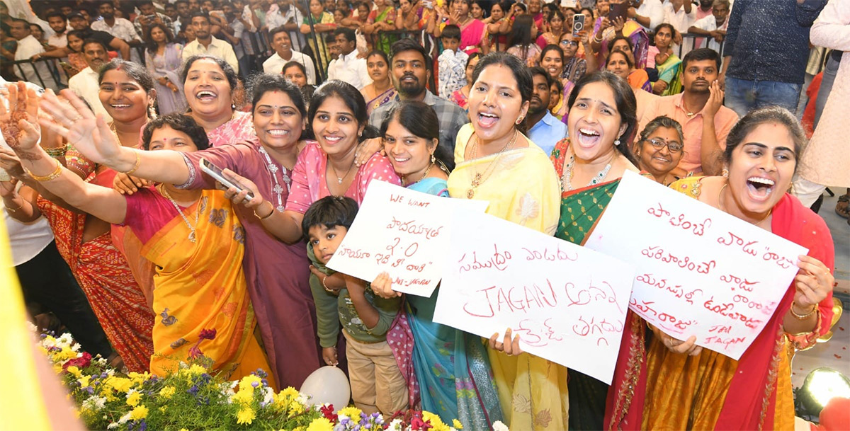 YS_20Jagan_20Attends_20Prathap_20Reddy_20and_20Parimala_20Reddy_20Marriage_20At_20Guntur__20_283_29_0.jpg 3