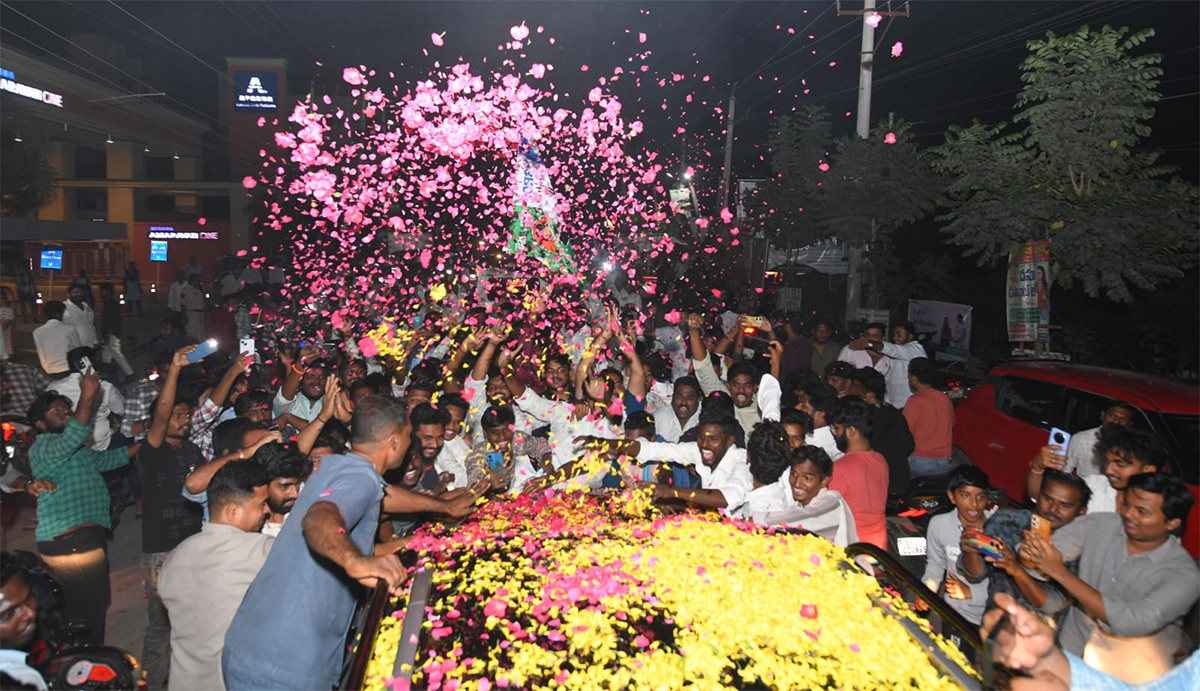 YS_20Jagan_20Attends_20Prathap_20Reddy_20and_20Parimala_20Reddy_20Marriage_20At_20Guntur__20_285_29_0.jpg 5