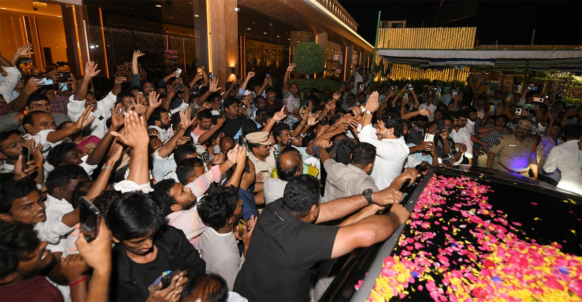 YS_20Jagan_20Attends_20Prathap_20Reddy_20and_20Parimala_20Reddy_20Marriage_20At_20Guntur__20_286_29_0.jpg 6