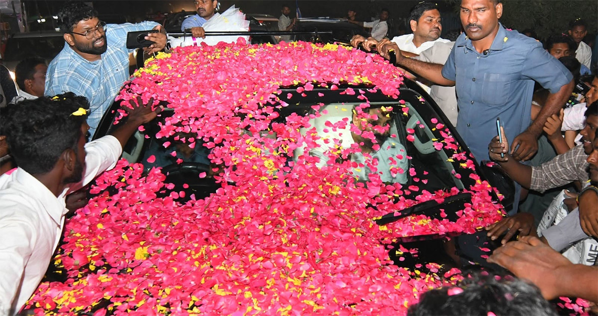 YS_20Jagan_20Attends_20Prathap_20Reddy_20and_20Parimala_20Reddy_20Marriage_20At_20Guntur__20_287_29_0.jpg 7