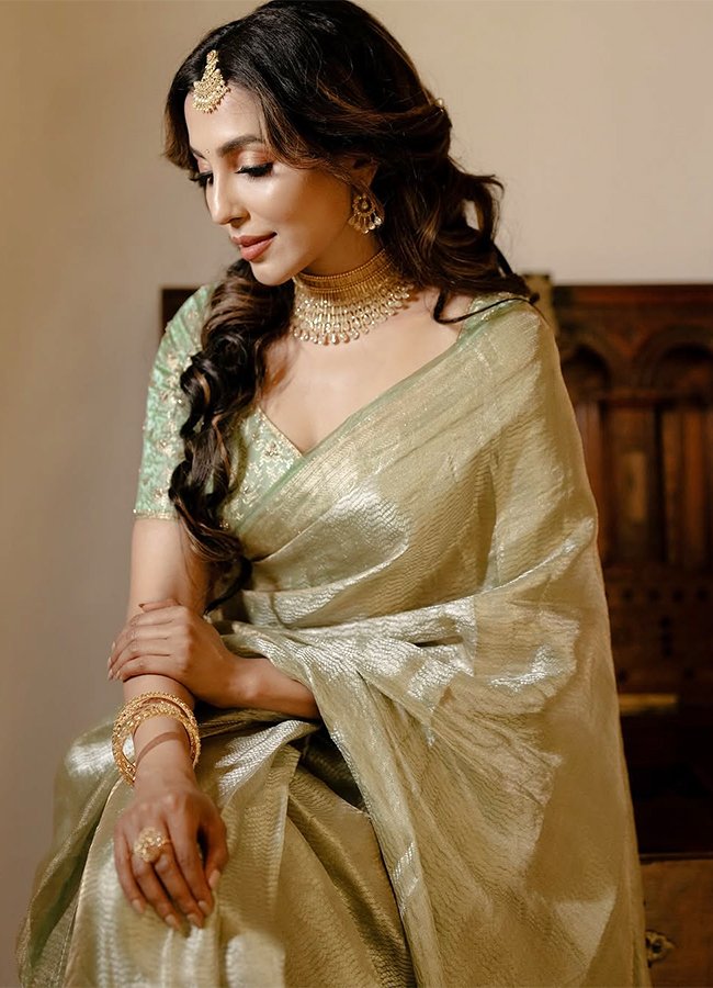 Actor_20Parvati_20Nair_20Gets_20Engaged_20To_20Businessman_20Aashrith_20Ashok_20photos_20goes_20viral__20_2810_29.jpg 10