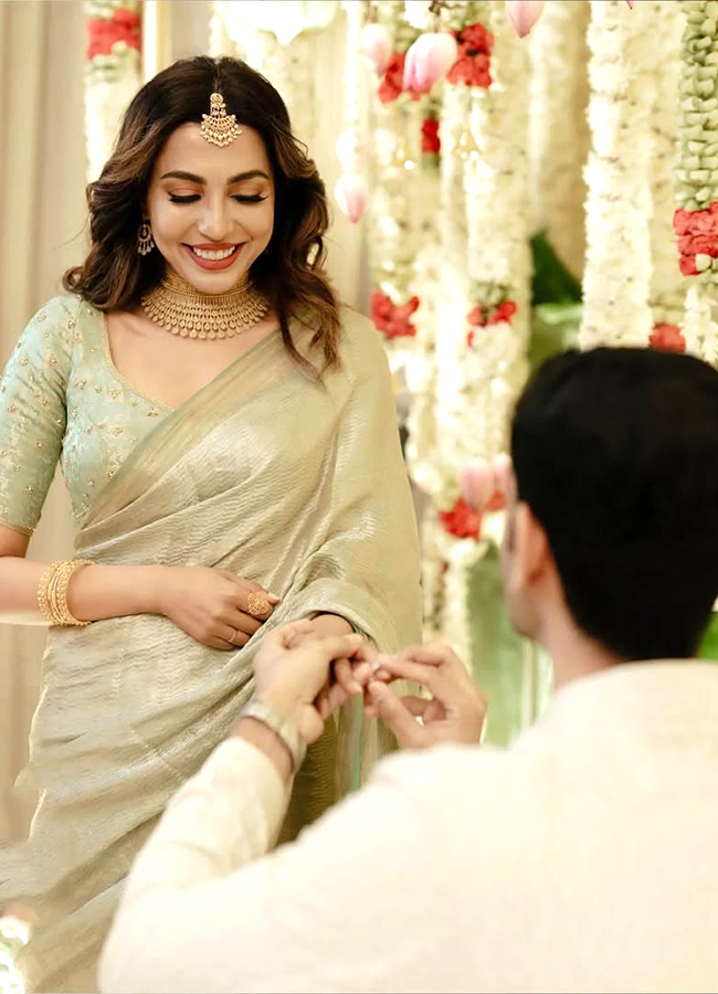 Actor_20Parvati_20Nair_20Gets_20Engaged_20To_20Businessman_20Aashrith_20Ashok_20photos_20goes_20viral__20_2814_29.jpg 14