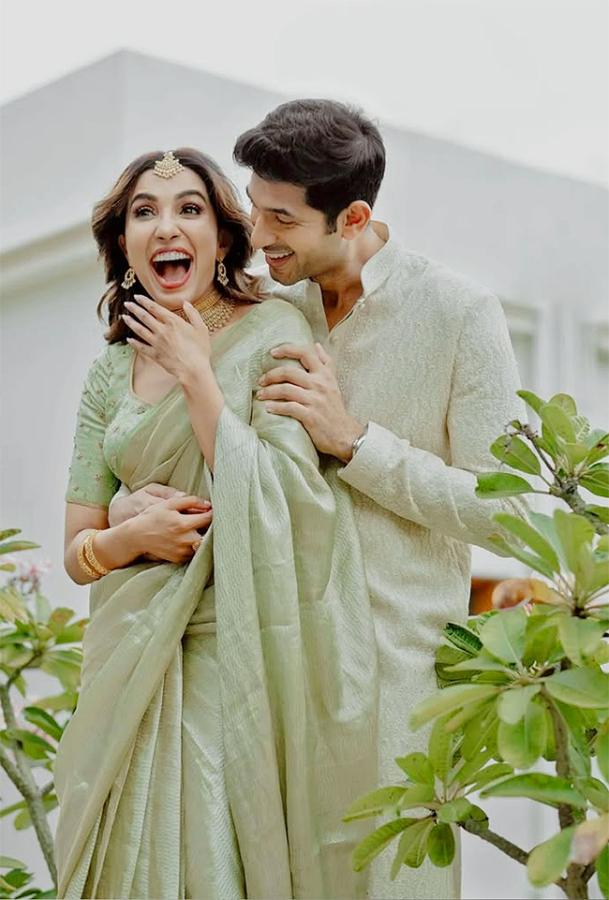 Actor_20Parvati_20Nair_20Gets_20Engaged_20To_20Businessman_20Aashrith_20Ashok_20photos_20goes_20viral__20_2816_29.jpg 16