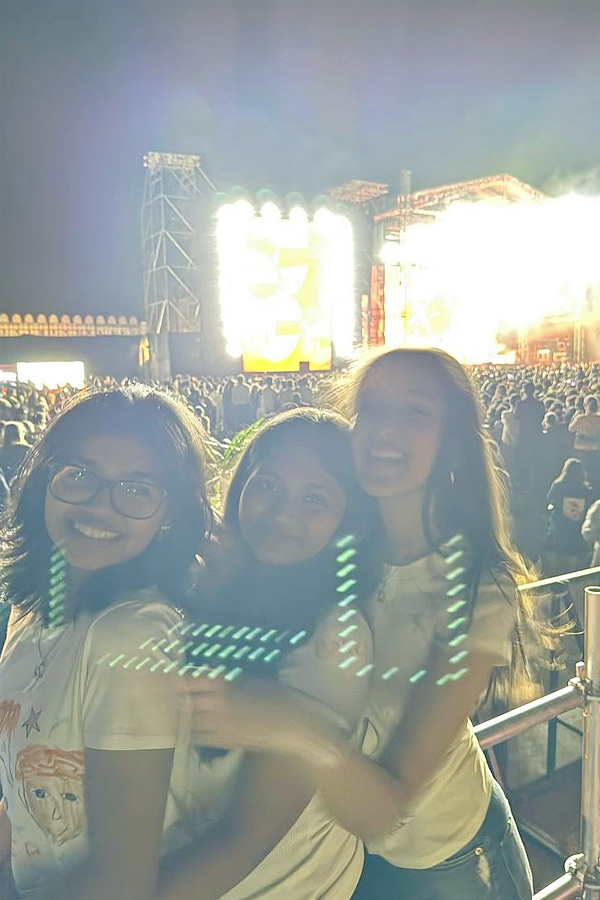 Namrata_20and_20Sitara_20Enjoy_20a_20Magical_20Evening_20at_20Ed_20Sheeran_20Concert_20Photos_20_2812_29.jpg 12