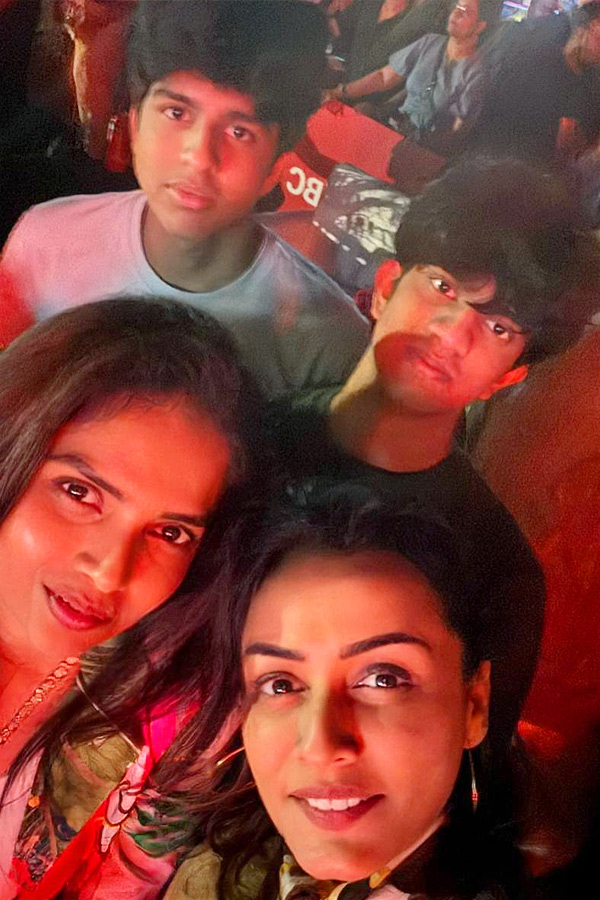 Namrata_20and_20Sitara_20Enjoy_20a_20Magical_20Evening_20at_20Ed_20Sheeran_20Concert_20Photos_20_286_29.jpg 6