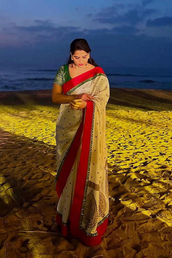 Actress_20Kavya_20Kalyan_20Ram_20at_20a_20wedding_20ceremony_20Photos_20_2831_29.jpg 15