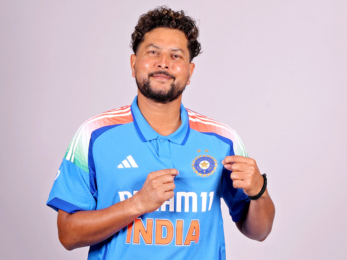 Check_20Out_20All_20New_20Team_20India_20Champions_20Trophy_20Jersey_20Photos_20_2811_29.jpg 12