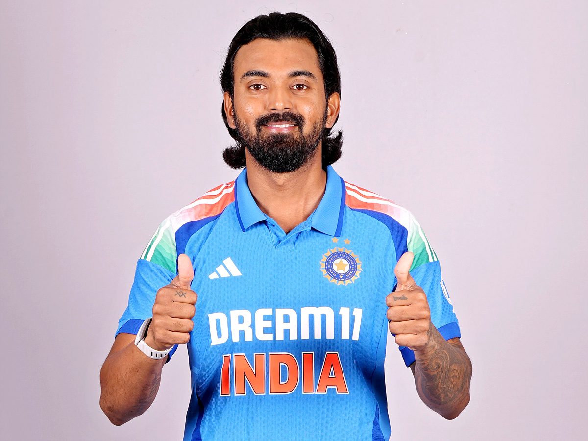 Check_20Out_20All_20New_20Team_20India_20Champions_20Trophy_20Jersey_20Photos_20_285_29.jpg 6
