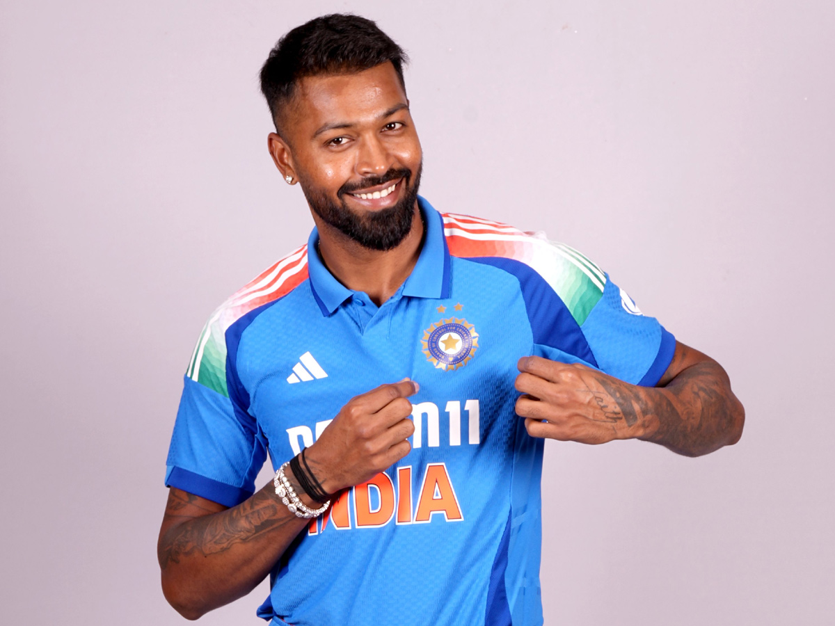 Check_20Out_20All_20New_20Team_20India_20Champions_20Trophy_20Jersey_20Photos_20_287_29.jpg 8