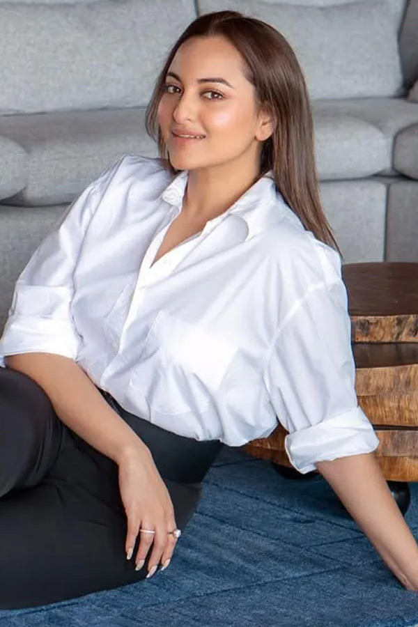 Sonakshi_20Sinha_20sells_20Bandra_20West_20apartment_20for_20over_20Rs_2022_20Crore.Check_20out_20The_20pictures_20_285_29.jpg 5