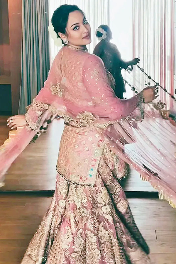 Sonakshi_20Sinha_20sells_20Bandra_20West_20apartment_20for_20over_20Rs_2022_20Crore.Check_20out_20The_20pictures_20_289_29.jpg 9