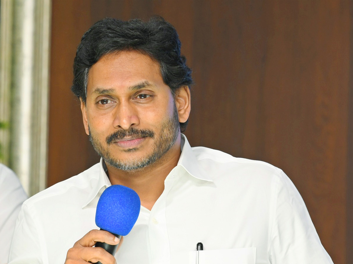 YS_20Jagan_20Key_20Meeting_20With_20Vijayawada_20YCP_20Corporators_20Photos_20_2813_29.jpg 13