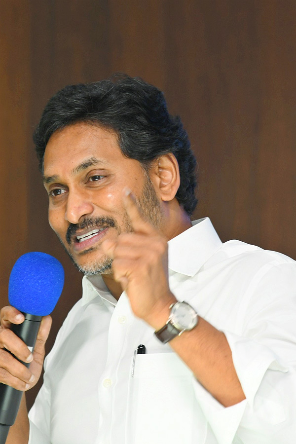 YS_20Jagan_20Key_20Meeting_20With_20Vijayawada_20YCP_20Corporators_20Photos_20_2816_29.jpg 16
