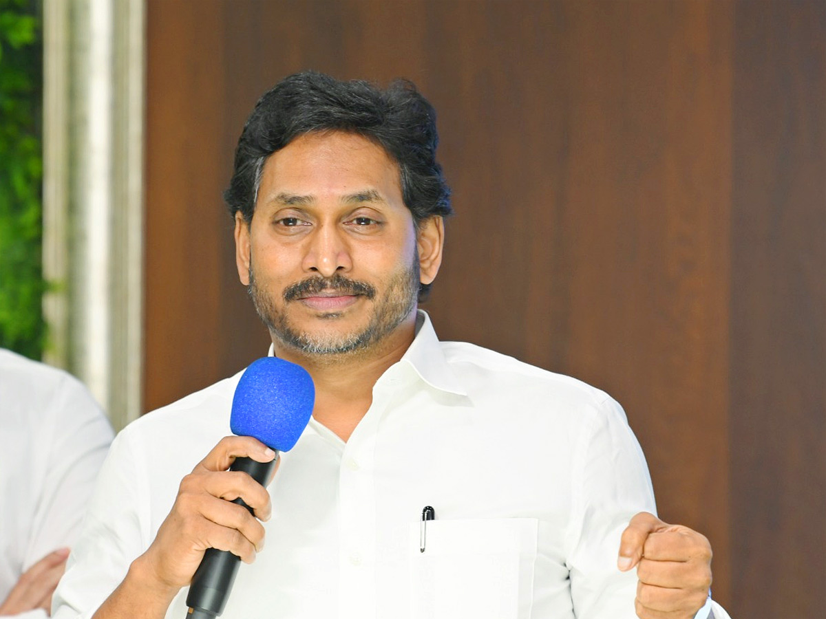 YS_20Jagan_20Key_20Meeting_20With_20Vijayawada_20YCP_20Corporators_20Photos_20_2820_29.jpg 20