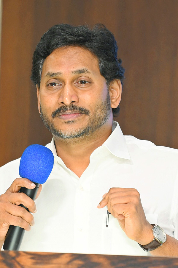 YS_20Jagan_20Key_20Meeting_20With_20Vijayawada_20YCP_20Corporators_20Photos_20_2821_29.jpg 21