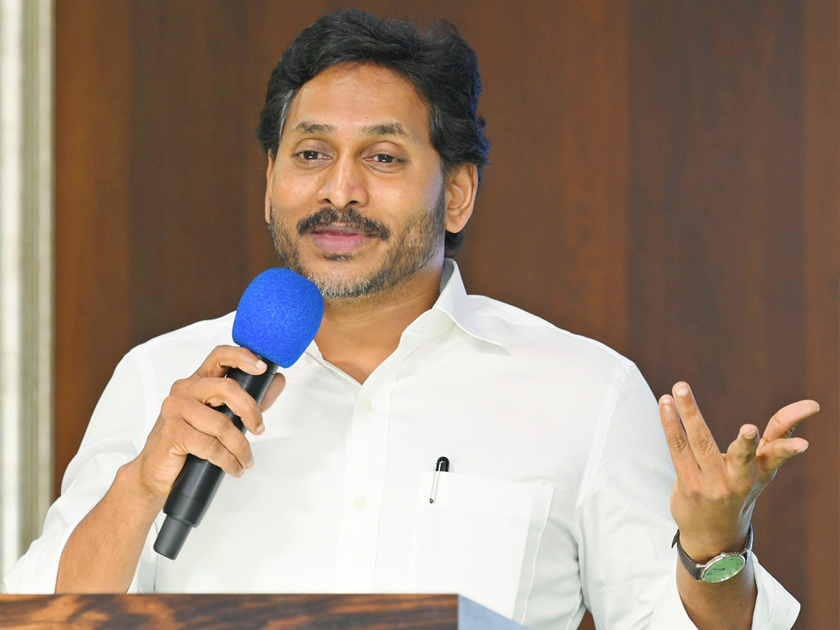 YS_20Jagan_20Key_20Meeting_20With_20Vijayawada_20YCP_20Corporators_20Photos_20_288_29.jpg 8
