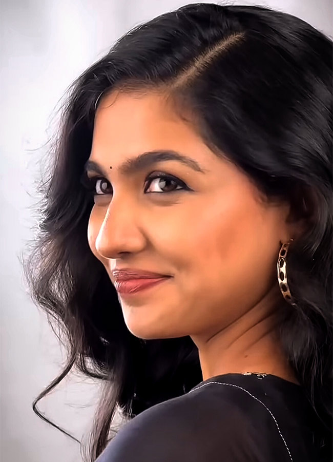 Actress_20Mamitha_20Baiju_20latest_20photos__20_285_29.jpg 5
