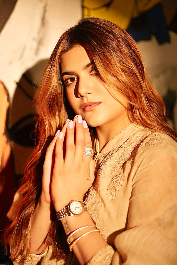 Ananya_20Birla_20Enters_20To_20Beauty_20Care_20Business_20Photos_20_287_29.jpg 8