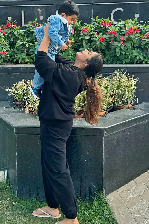 Dasara_20Actress_20Poorna_20Drops_20Adorable_20Pictures_20With_20Son_20Photos_20_283_29.jpg 4
