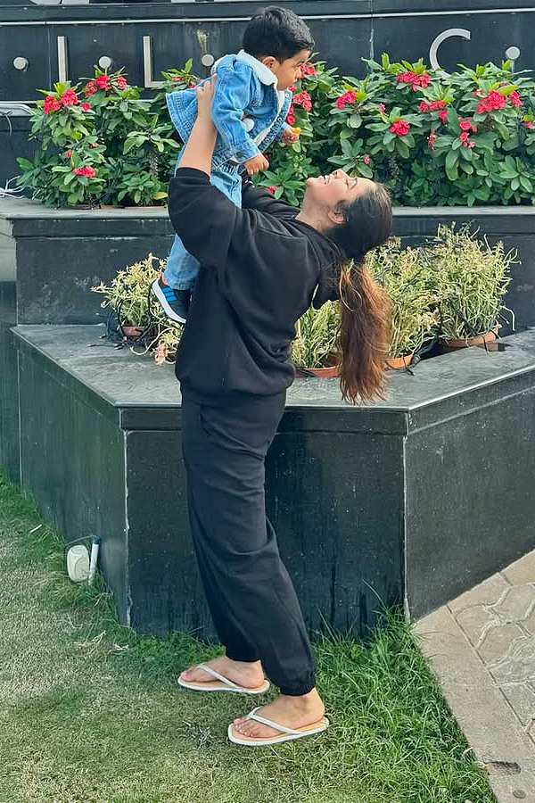 Dasara_20Actress_20Poorna_20Drops_20Adorable_20Pictures_20With_20Son_20Photos_20_285_29.jpg 6