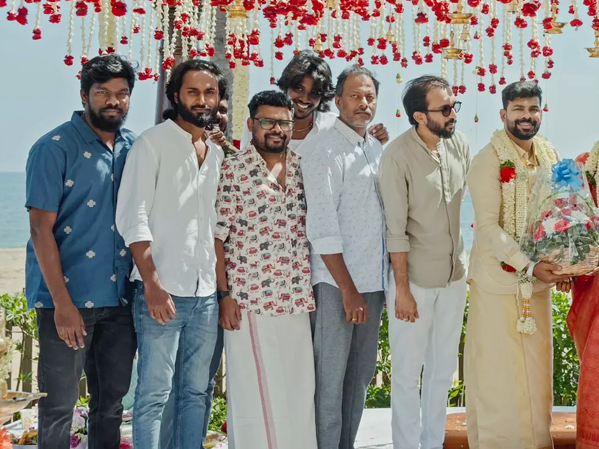 Hero_20karthi_20Attends_20cinematographer_20Thamizhazhagan_20Beach_20Style_20Wedding_20Photos_20_283_29.jpg 4