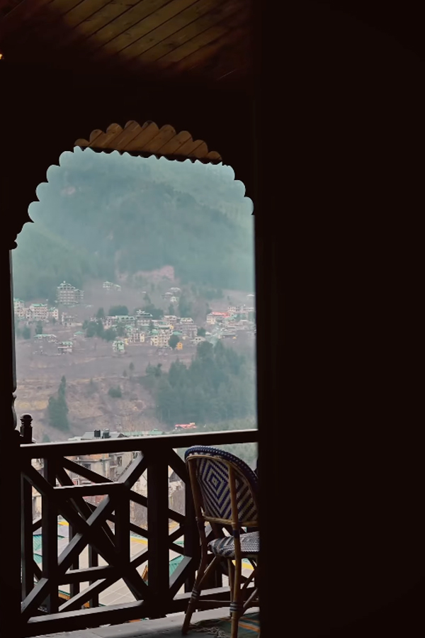 Kangana_20Ranaut_20The_20Mountain_20Story_20new_20restaurant_20in_20Manali_20_287_29.jpg 8