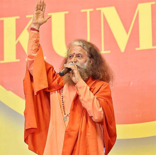 Saina_20Nehwal_20visited_20the_20ongoing_20Maha_20Kumbh_8.jpg 8