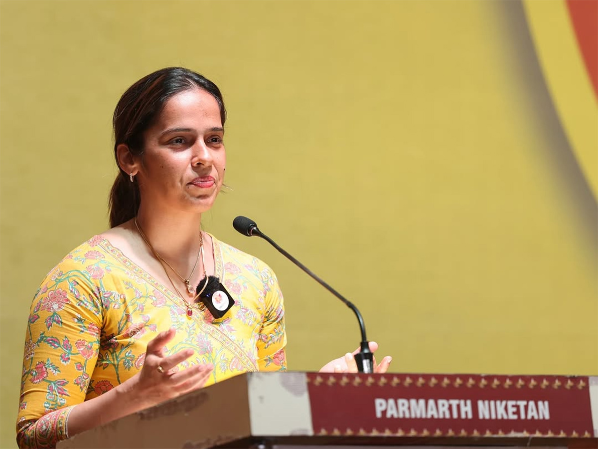 Saina_20Nehwal_20visited_20the_20ongoing_20Maha_20Kumbh_9.jpg 9