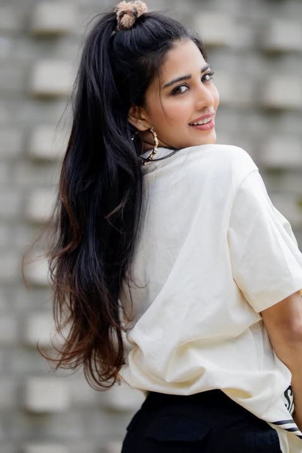 Daksha_20Nagarkar_20_286_29.jpg 7