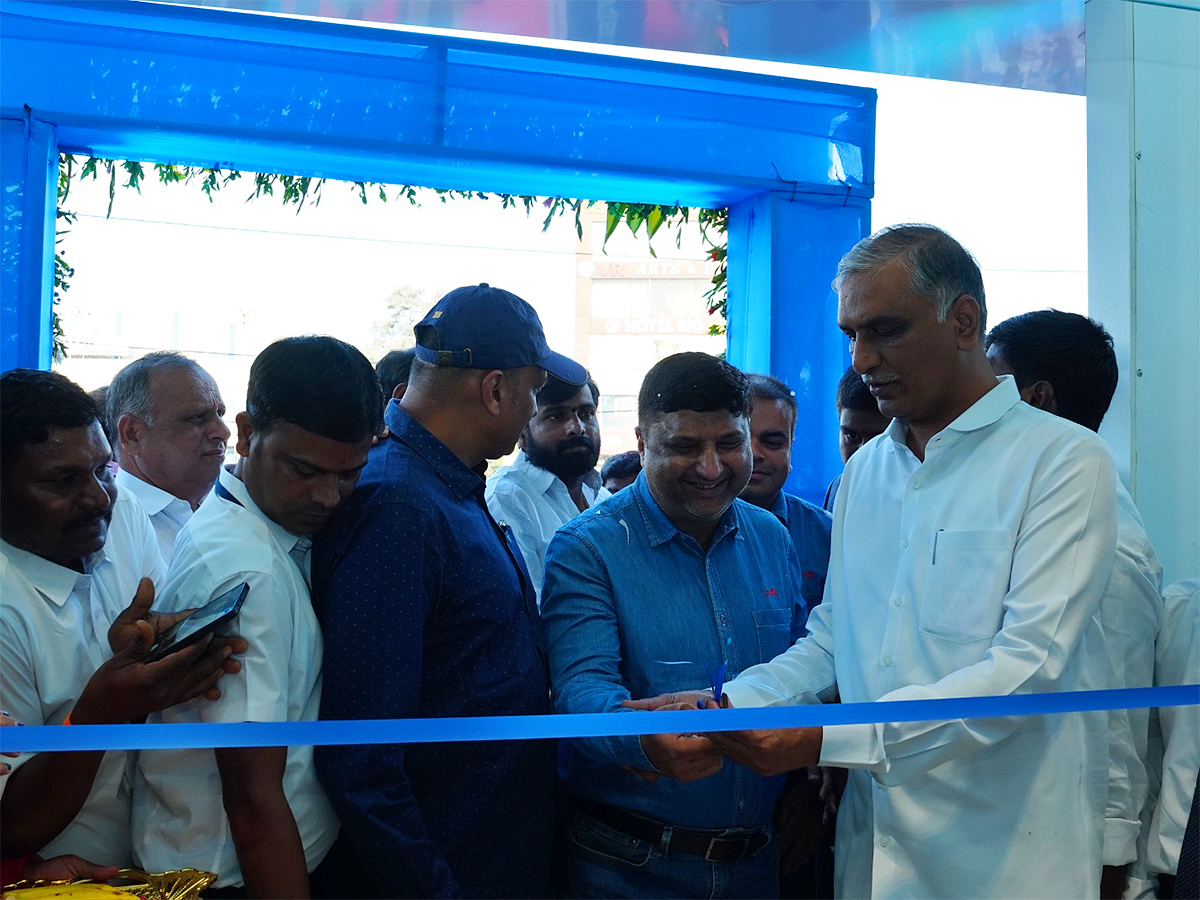 Hyderabad_20Harish_20Rao_20inaugurates_20Arjun_20TVS_20Showroom__20_286_29.jpg 6