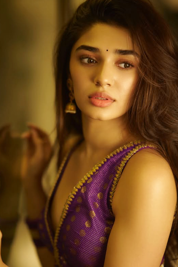Krithi_20Shetty_20Blooms_20in_20Beauty_20_20_282_29.jpg 3