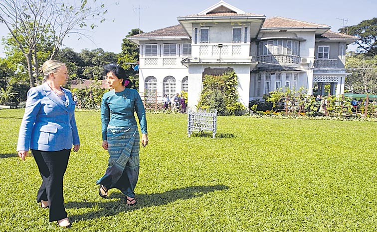 SU-KYI-2011.jpg