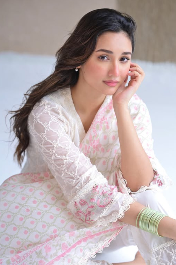 Akanksha_20Sharma_20Mesmerizing_20Beauty_20_2811_29.jpg 12