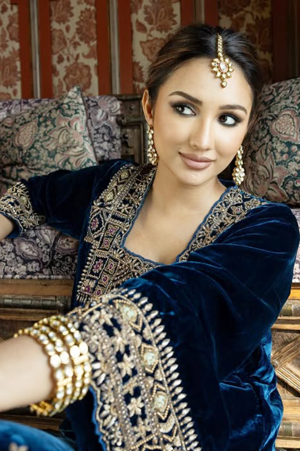 Akanksha_20Sharma_20Mesmerizing_20Beauty_20_281_29.jpg 3