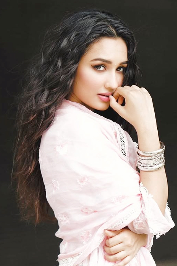 Akanksha_20Sharma_20Mesmerizing_20Beauty_20_284_29.jpg 4