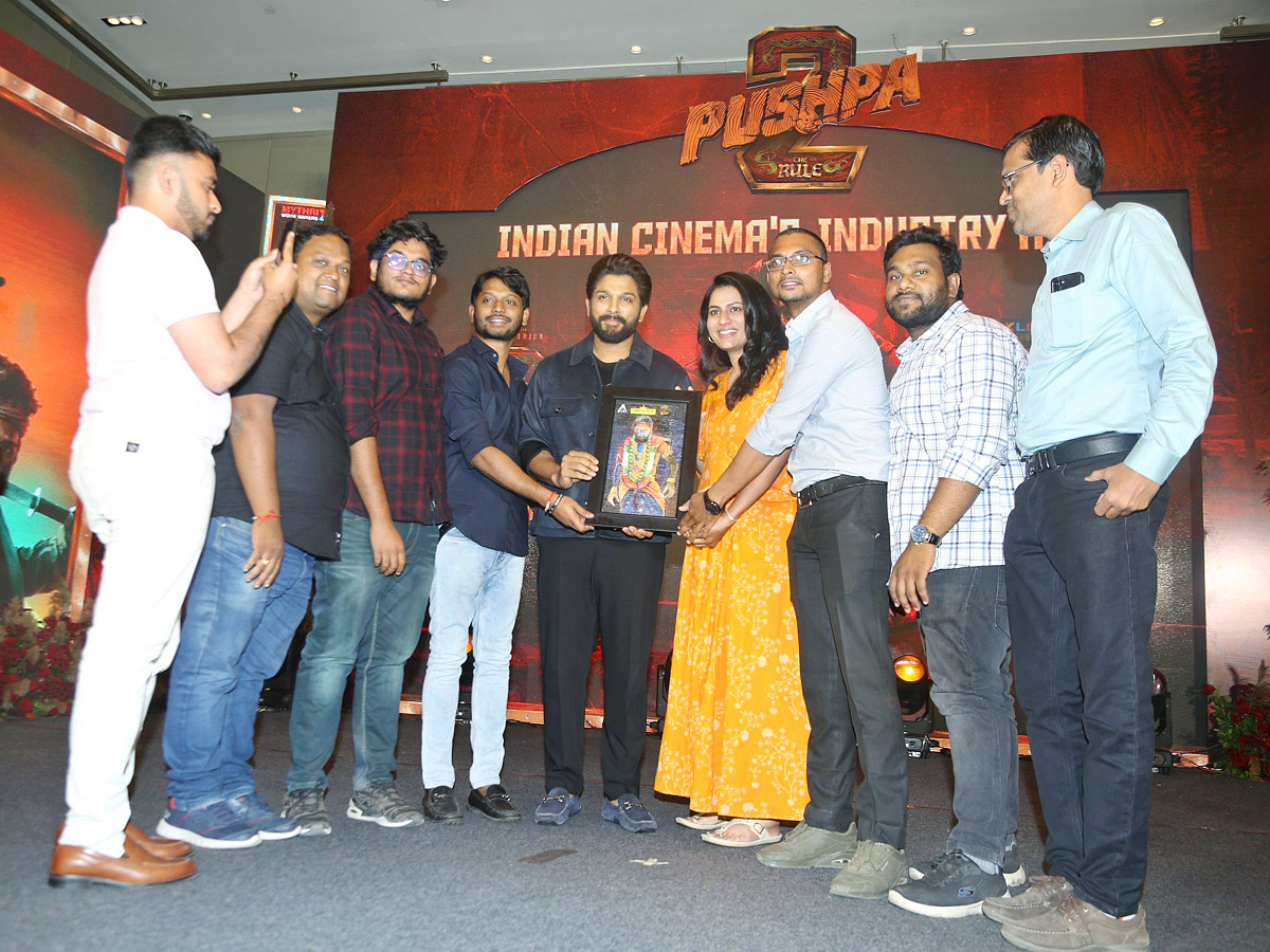 Hero_20Allu_20Arjun_20Pushpa_202_20The_20Rule_20Thank_20You_20Meet_20Photos_20_2811_29.jpg 11