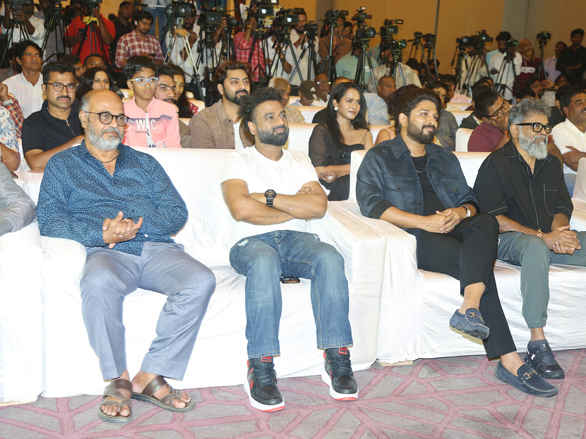 Hero_20Allu_20Arjun_20Pushpa_202_20The_20Rule_20Thank_20You_20Meet_20Photos_20_2825_29.jpg 25