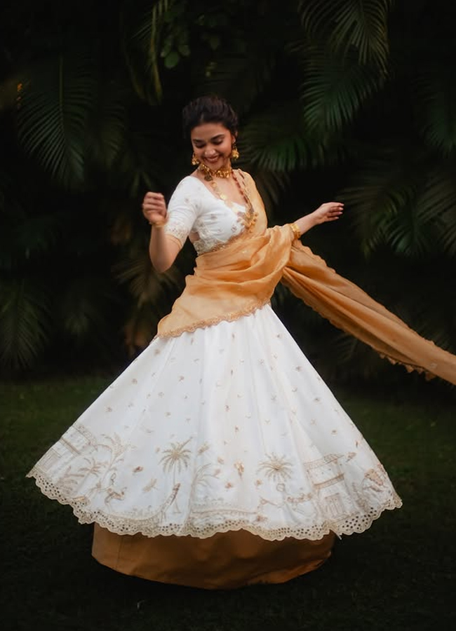 Keerthy_20suresh11.jpg 12