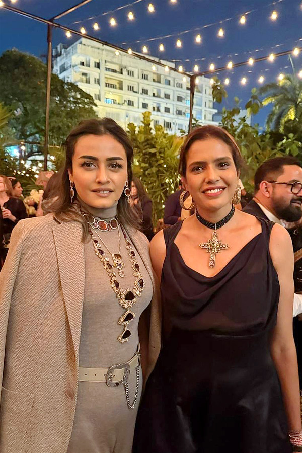 Namrata_20Shirodkar_20at_20a_20fashion_20event_20with_20friends_20Photos_20_2810_29.jpg 11