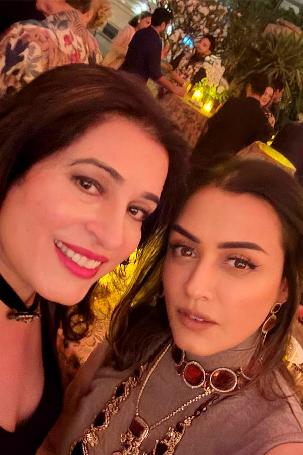 Namrata_20Shirodkar_20at_20a_20fashion_20event_20with_20friends_20Photos_20_286_29.jpg 7