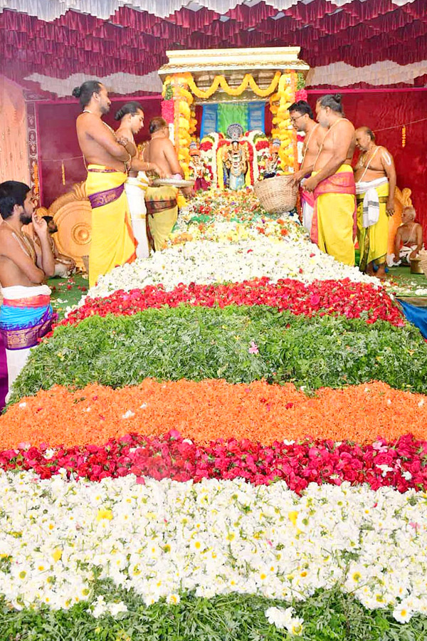 Pushpa_20Yagam_20Performed_20at_20Tirumala_20Photos_20_284_29.jpg 4