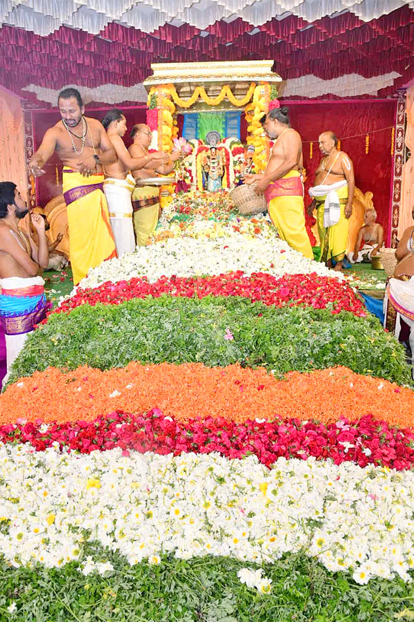 Pushpa_20Yagam_20Performed_20at_20Tirumala_20Photos_20_289_29.jpg 9