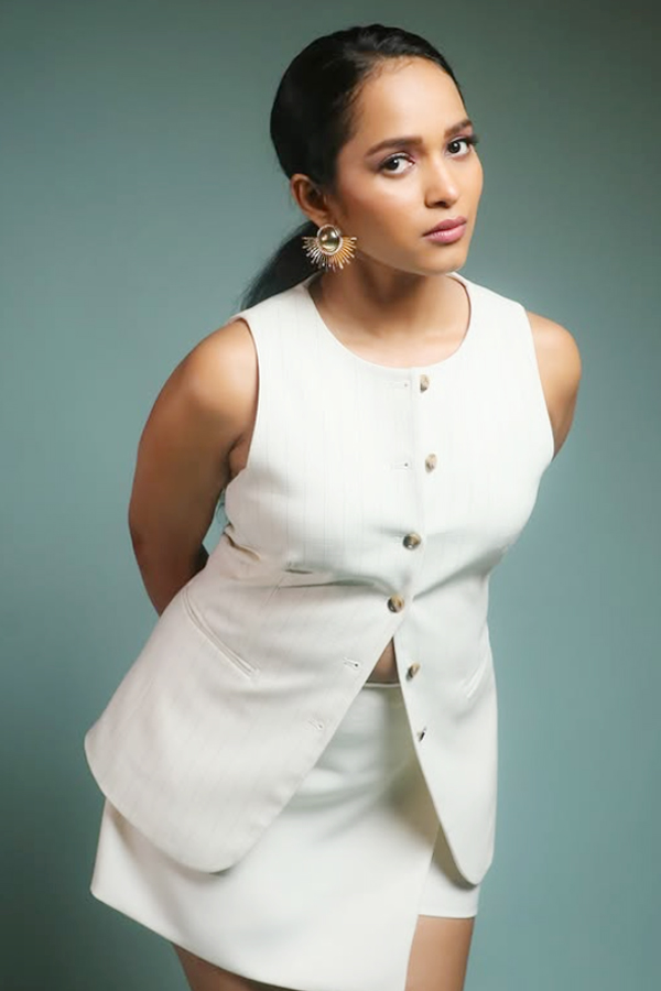 Actress_20Pavani_20Karanam_20Out_20Performance_20In_20Puspha_202_20_285_29.jpg 6