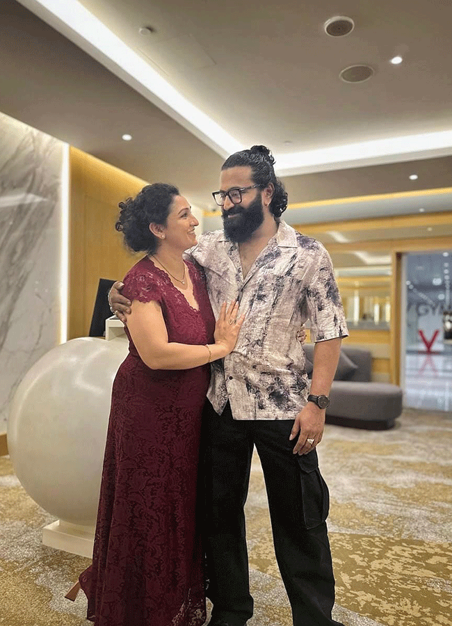 Director_20Rishab_20Shetty_20Share_20Photos_20On_20Wedding_20Anniversary_20_2810_29.png 8