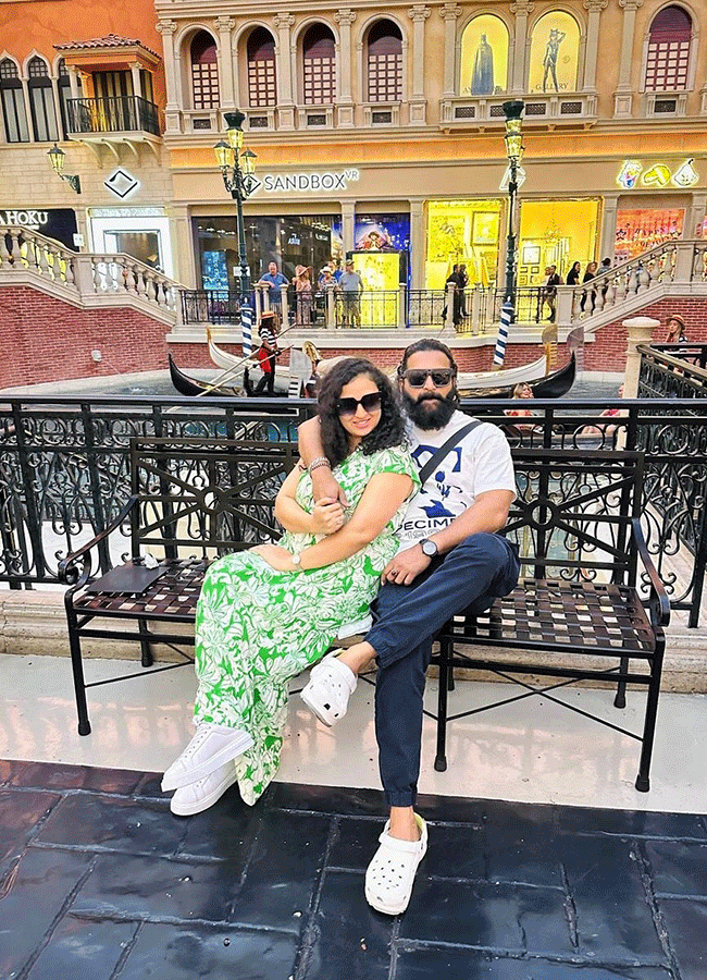 Director_20Rishab_20Shetty_20Share_20Photos_20On_20Wedding_20Anniversary_20_287_29.png 5